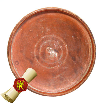 Древняя глиняная тарелка 