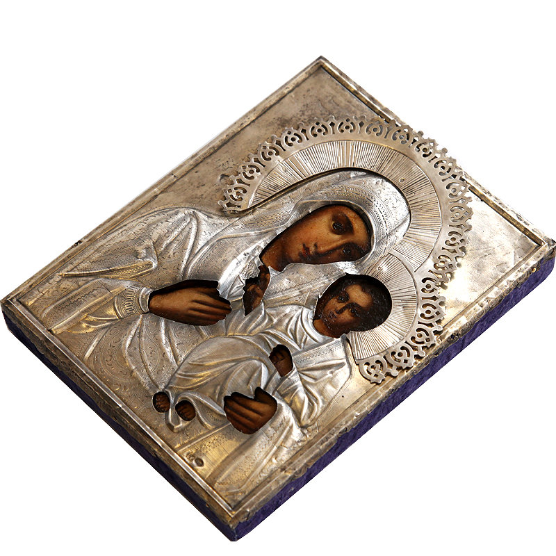 Старинная икона в серебряном окладе Иверская Божья Матерь 