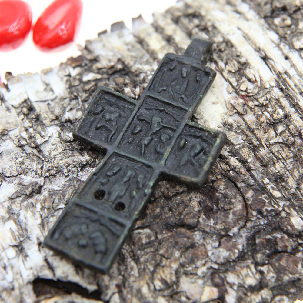 Крупный бронзовый наперсный крест Распятие Христово с избранными праздниками. Средневековая Русь XV-XVI век
