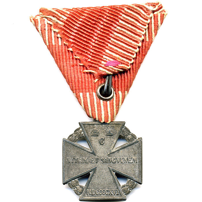 Награда Австро-Венгрии Воинский крест Карла на оригинальной ленте.