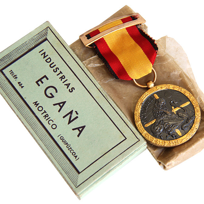 Испанская медаль участникам гражданской войны 1936-1939 г. в оригинальном футляре. Испания времен Франко.