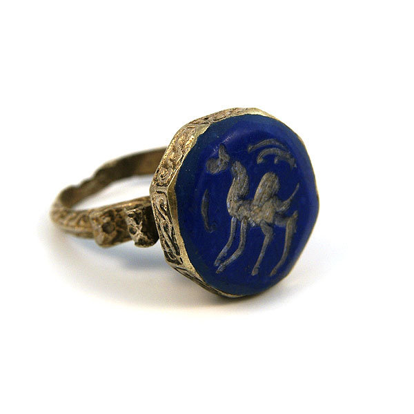 Серебряный перстень печатка с древнеарийским зооморфным символом в виде Единорога. Лазурит.
