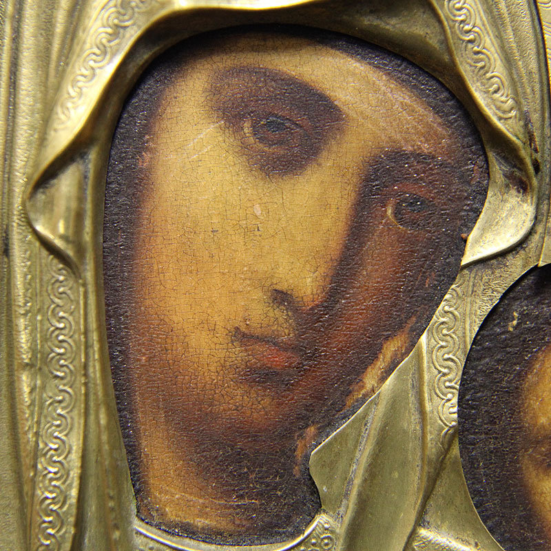 Большая старинная икона 19 века Пресвятая Богородица Казанская в золоченом объемном окладе.
