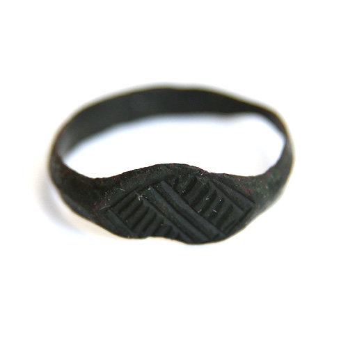 Старинный славянский перстень или перстень оберег с символом славянской богини земли, 14-16 век.