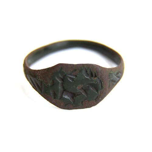 Старинный славянский перстень или перстень оберег с Лютым Зверем, 14-16 век.