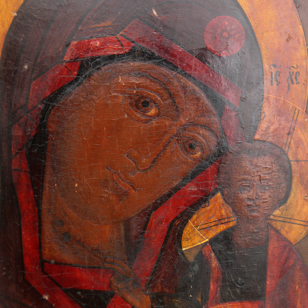 Старинная икона Богоматерь Казанская в шитой золотом ризе, украшенной натуральными самоцветами. Экспертиза!