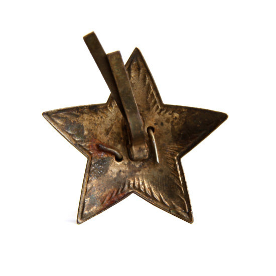 Редкая звездочка на головной убор красноармейца 1930-х годов с накладным серпом и молотом.