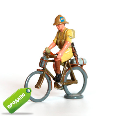 Оловянный солдатик Английский солдат-велосипедист в тропической форме периода Первой Мировой Войны.