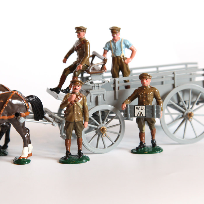 Набор оловянных солдатиков. Британская снарядная повозка с командой из 3 солдат и офицером, периода Первой Мировой Войны.
