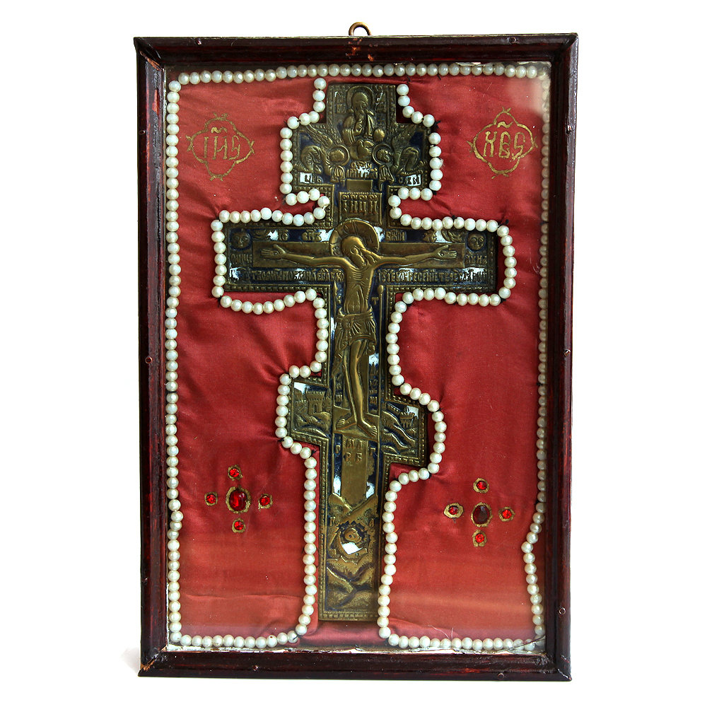 Старинный бронзовый крест в деревянном киоте. Крест-икона. Россия XIX век.