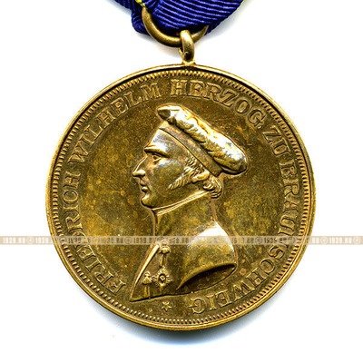 Медаль на оригинальной ленте. 