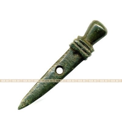 Древний славянский бронзовый амулет оберег маленький Кинжал (3,5 см). Языческая Русь XI-XII век.