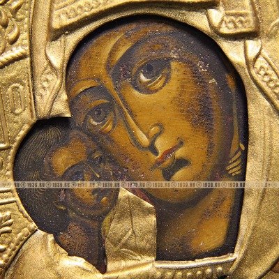 Старинная икона Владимирской Божьей Матери в латунном окладе 
