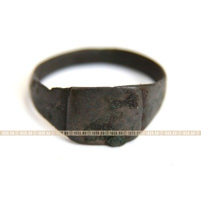 Старинный славянский перстень из бронзы или перстень оберег со славянской символикой, 14-16 век.