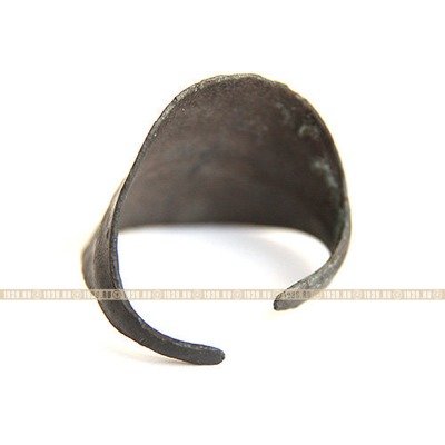 Старинное славянское кольцо из бронзы свободного размера с очень широким щитком, Русь 12-14 век.