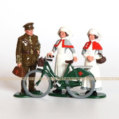 Набор оловянных солдатиков. Британский военный врач и сестры милосердия периода Первой Мировой Войны.