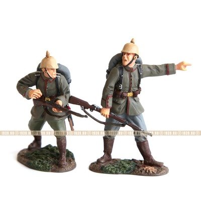 Оловянные солдатики. Два атакующих Германских пехотинца из пехотного полка фон Манштейн №84. Битва при Монсе 1914 год.