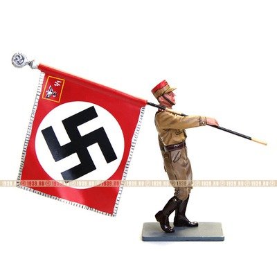 Коллекционный оловянный солдатик Марширующий знаменосец штурмовых отрядов SA в коричневой униформе.