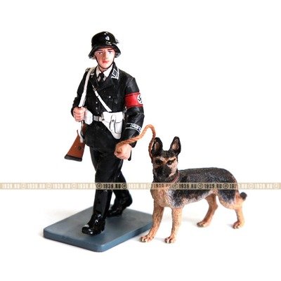 Коллекционный оловянный солдатик патрульный с овчаркой из Лейбштандарта СС Адольф Гитлер LSSAH