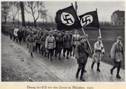 Шествие под партийными флагами (1923 год)
