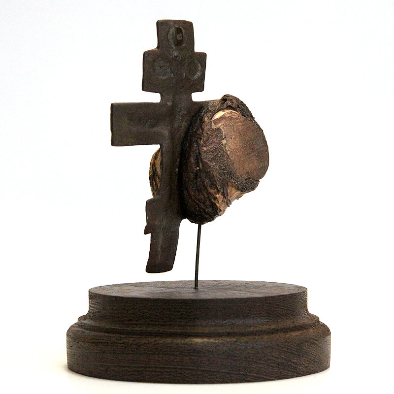 Старинный бронзовый крест Распятие Христово, реликвия вросшая в дерево. Россия 1780-1790 год