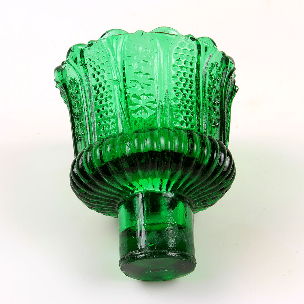 Старинный узорчатый стаканчик для лампадки из зеленого прозрачного стекла. Россия 1880-1900 год