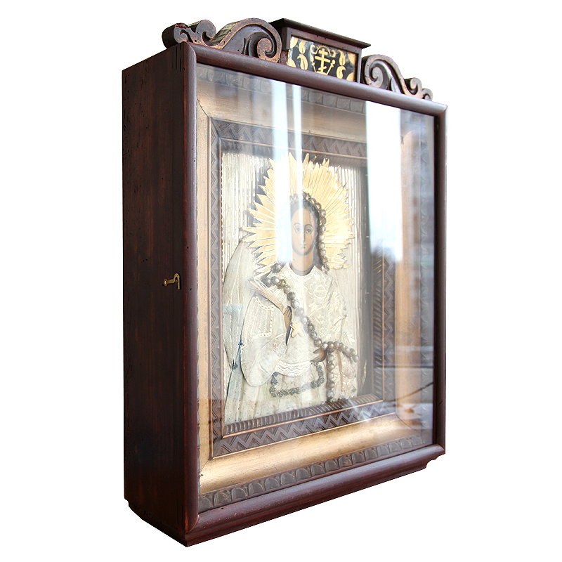 Старинная деревянная икона Архангел Михаил в расшитых белоснежных одеждах и в старинном киоте. Россия, Холуй 1850-1870 год