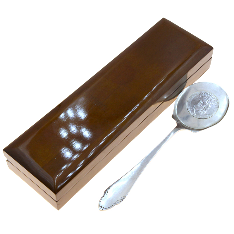 Антикварная серебряная лопатка для торта, изготовленная к юбилею 200-летия королевства Пруссия. Памятный подарок из старинного серебра. Королевство Пруссия 1901 год