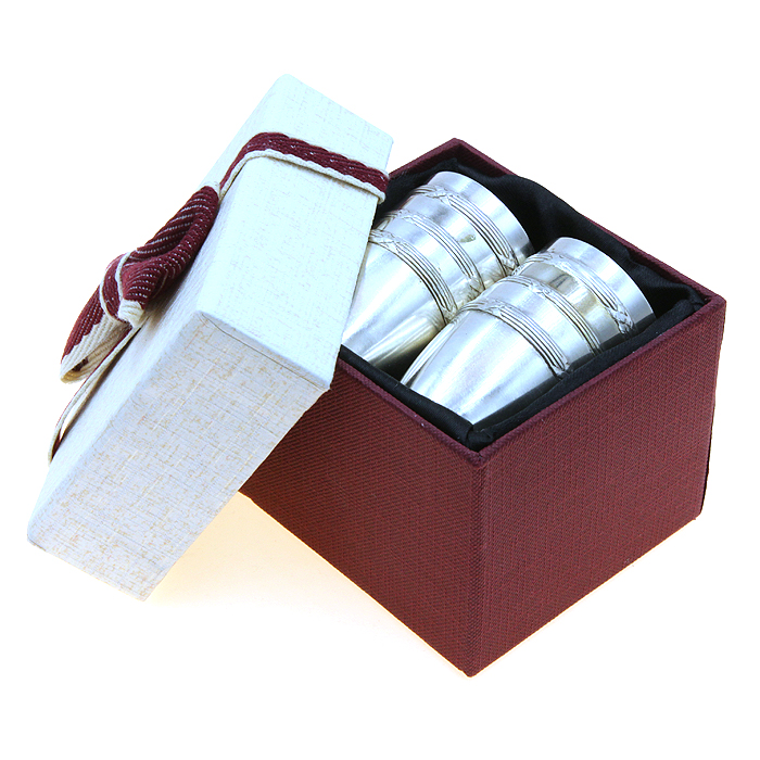 Набор путешественника «По двадцать капель», состоящий из 6 старинных серебряных рюмочек, упакованных в подарочную картонную коробочку. Франция, Париж 1880-1900 год