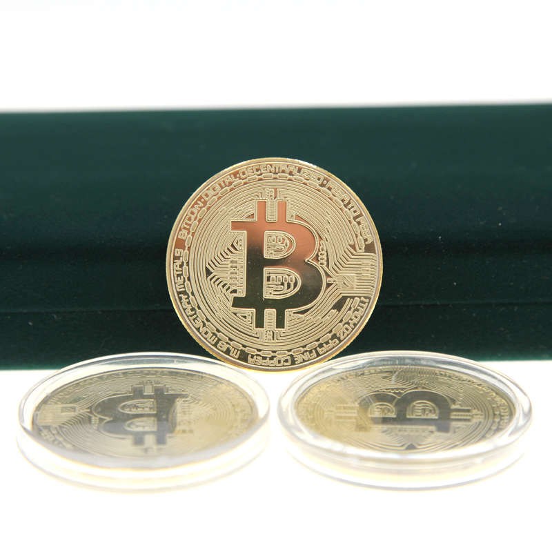 Подарочный набор #2 три счастливые монеты на удачу Биткоин Bitcoin в бархатном немизматическом футляре . Европа 2019 год