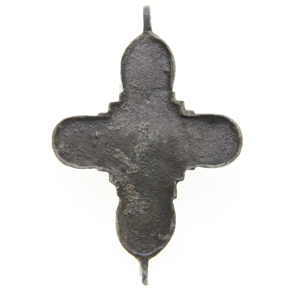 Лицевая створка древнего креста энколпиона с закругленными концами и выделенным средокрестием. Средневековая Русь XIV-XV век