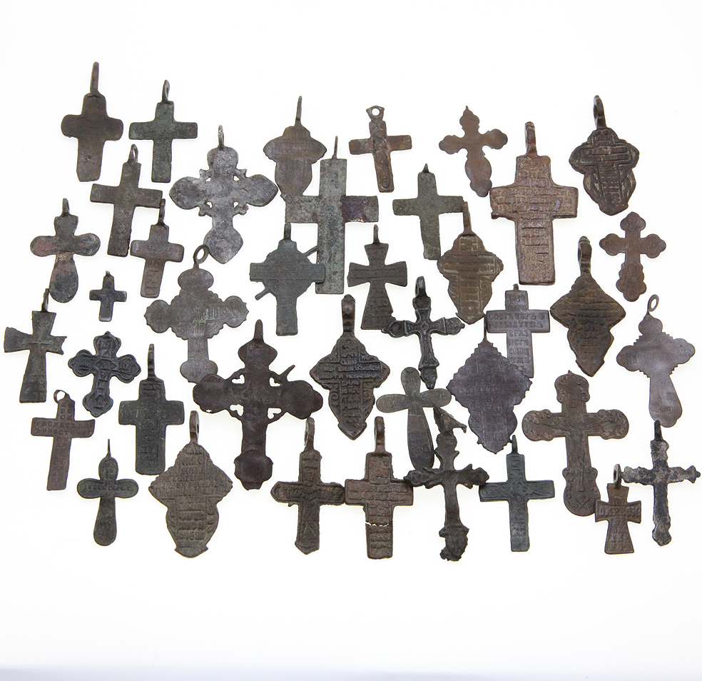 Небольшая коллекция старинных нательных крестов от средневековья до падения монархии, 40 экземпляров. Россия 1550-1917 год