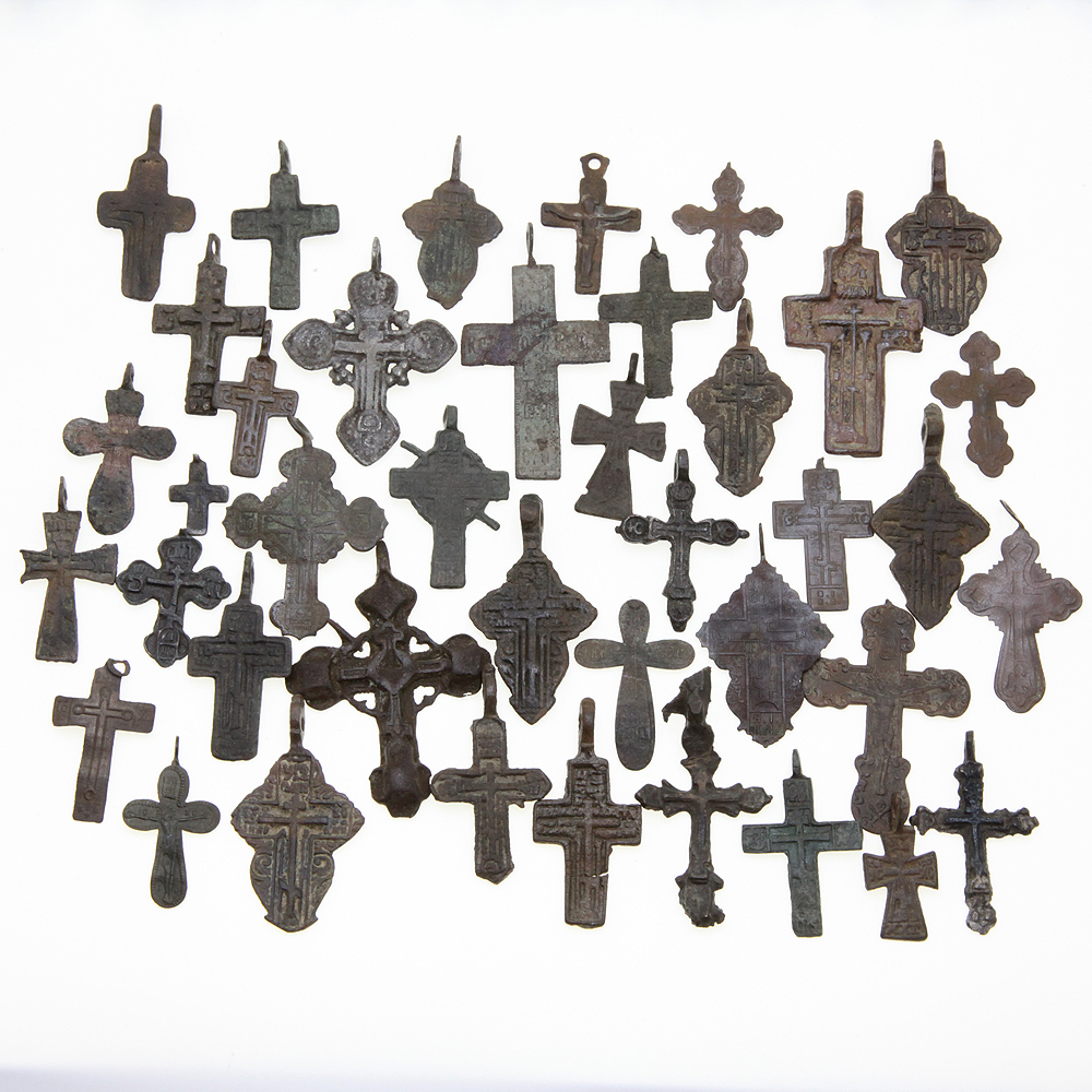 Небольшая коллекция старинных нательных крестов от средневековья до падения монархии, 40 экземпляров. Россия 1550-1917 год