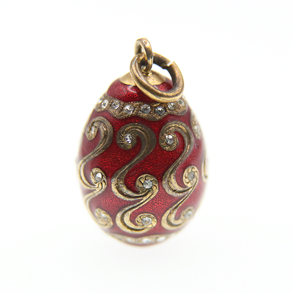 Старинная миниатюрная подвеска-кулон в форме пасхального яйца, покрытого рубиновой эмалью. Царская Россия 1900-1917 год