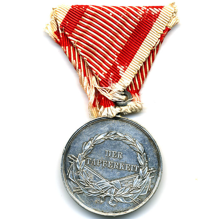 Австро-Венгрия. Памятная почетная военная медаль и медаль за храбрость.