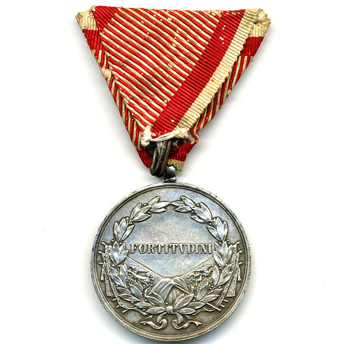 Австро-Венгрия. Памятная почетная военная медаль и медаль за храбрость.