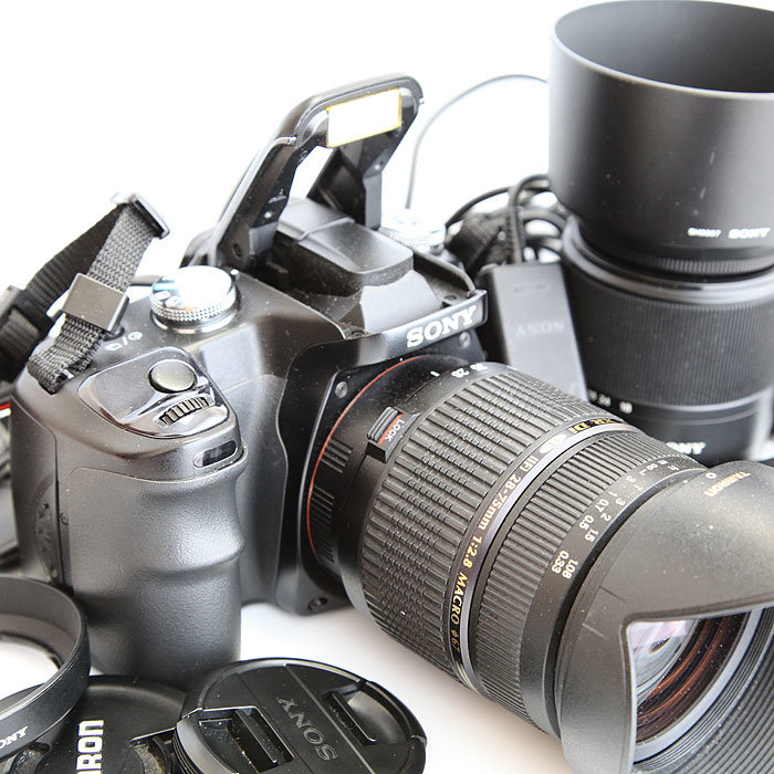 Зеркальный фотоаппарат Sony Alpha 100 DSLR-A100 и 2 объектива