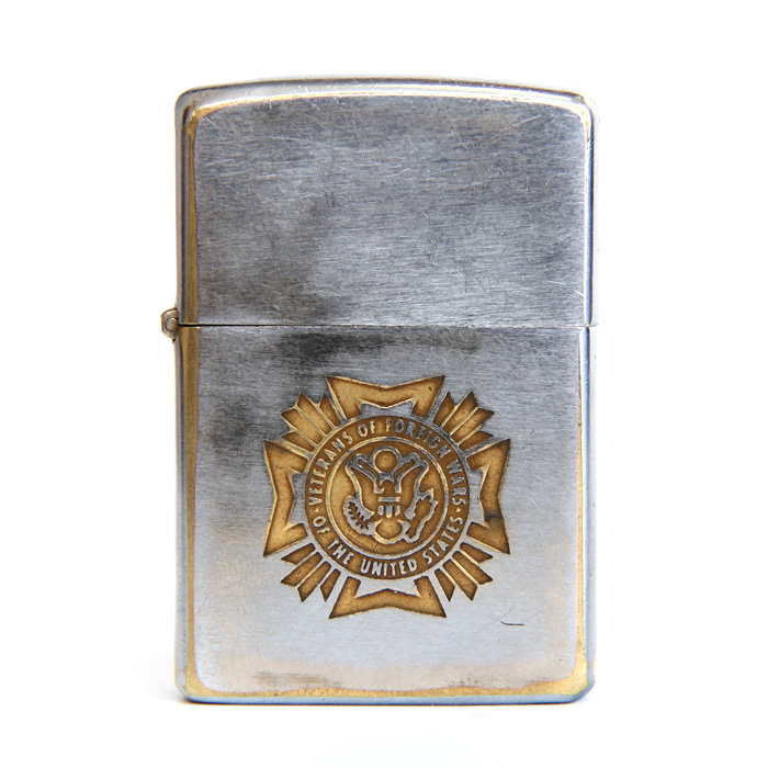 Старая бензиновая зажигалка Zippo времен войны во Вьетнаме. Pat 2517191 - выпуск 1962 г