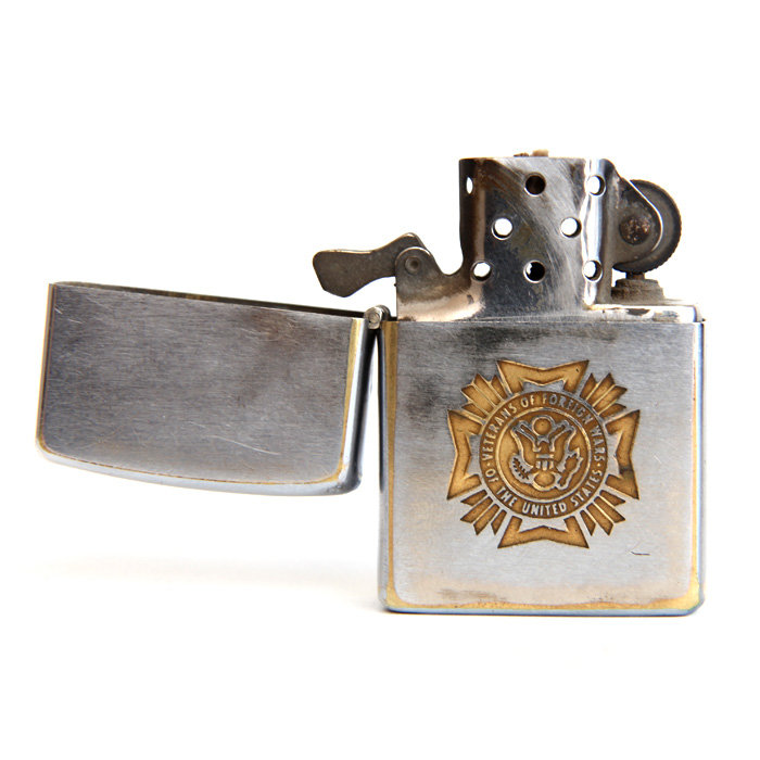 Старая бензиновая зажигалка Zippo времен войны во Вьетнаме. Pat 2517191 - выпуск 1962 г