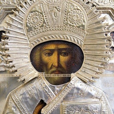 Большая старинная икона Святой Николай Чудотворец в красивом окладе. Россия XIX век.