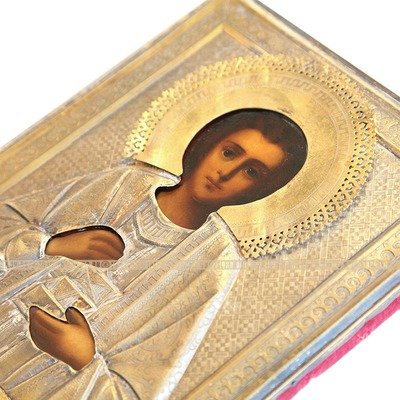 Старинная икона в посеребренном окладе 