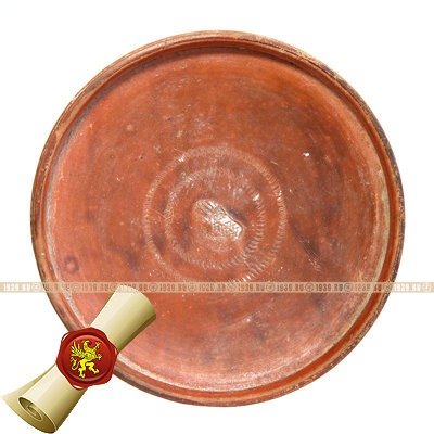 Древняя глиняная тарелка 