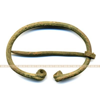 Большая бронзовая фибула. Славяне X-XIV век.