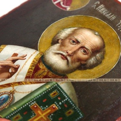 Cтаринная деревянная икона святой Николай Чудотворец в алых одеждах. Россия 19 век.