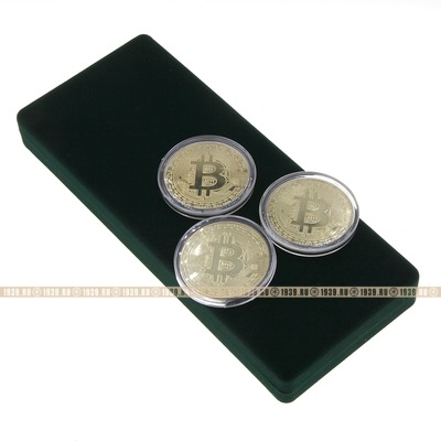 Подарочный набор #1 три счастливые монеты на удачу Биткоин Bitcoin в бархатном немизматическом футляре . Европа 2019 год