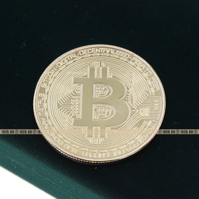 Подарочный набор #1 три счастливые монеты на удачу Биткоин Bitcoin в бархатном немизматическом футляре . Европа 2019 год