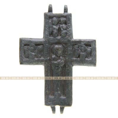 Лицевая створка древнего креста энколпиона образ Богоматери Агиосоритиссы с херувимами. Средневековая Русь XIV-XVI век