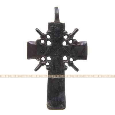 Красивый старинный нательный старообрядческий крест из серебра, крест в подарочном ювелирном футляре. Россия 1740-1780 год
