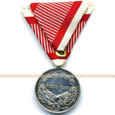 Австро-Венгрия. Памятная почетная военная медаль и медаль за храбрость.