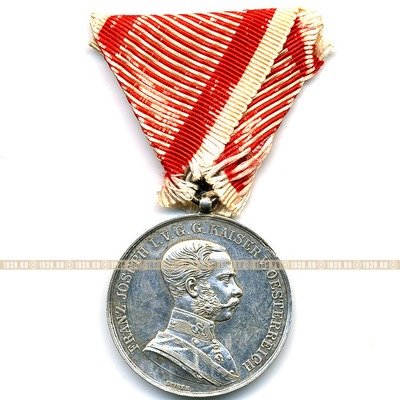 Австро-Венгрия. Памятная почетная военная медаль и медаль за храбрость.